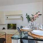 Hostly Bonaini Grand In Center Apartament