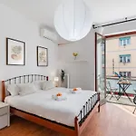 Hostly Bonaini Grand In Center Apartament *