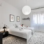 Hostly Bonaini Grand In Center Apartament *